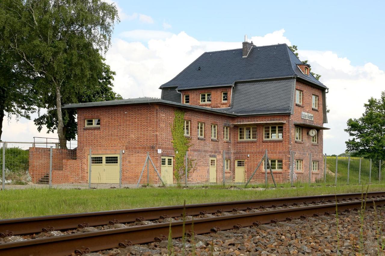 Ferienwohnung Bahnhof Hohen Mistorf Exterior foto